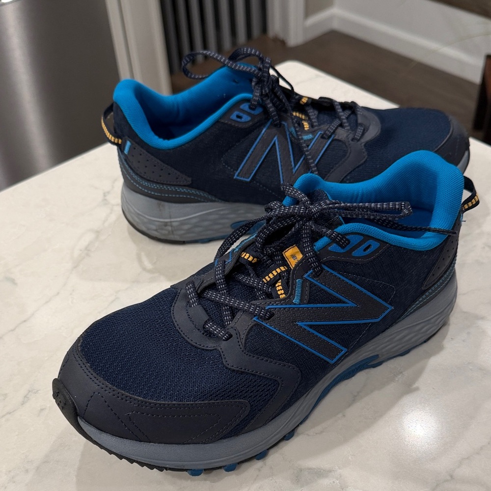 New Balance Men’s 410 V7 Size 11 Dark Blue and Bright Blue Athletic Shoes